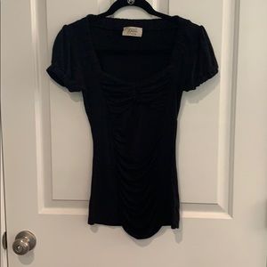 Form fitted Guess black top
